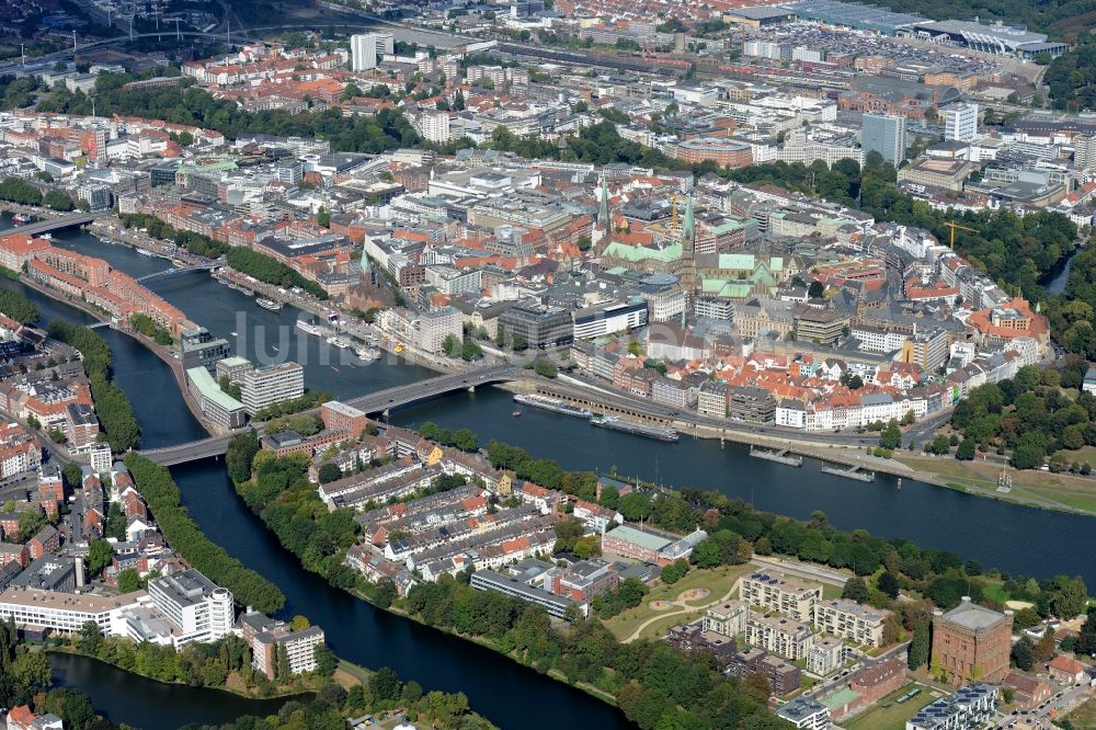 Luftbild Bremen - Stadtteilansicht der Altstadt der Hansestadt mit der Halbinsel Teerhof zwischen dem Fluss Weser und dem Seitenarm Kleine Weser in Bremen