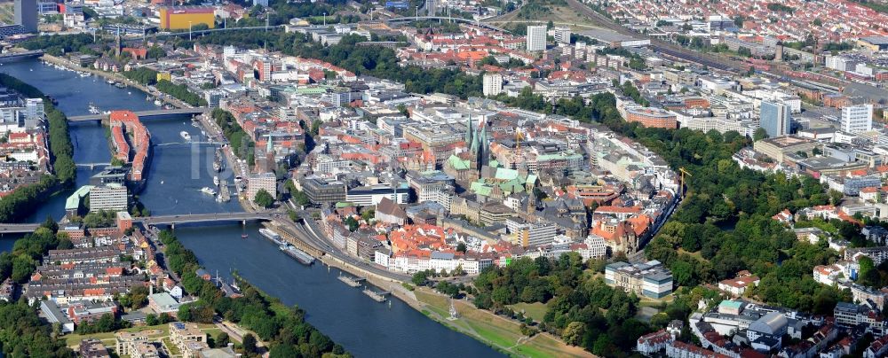 Luftaufnahme Bremen - Stadtteilansicht der Altstadt der Hansestadt mit der Halbinsel Teerhof zwischen dem Fluss Weser und dem Seitenarm Kleine Weser in Bremen