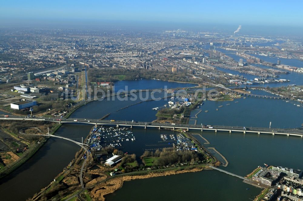 Luftbild Amsterdam - Stadtteilansicht von Amsterdam der Haupstadt der Niederlande