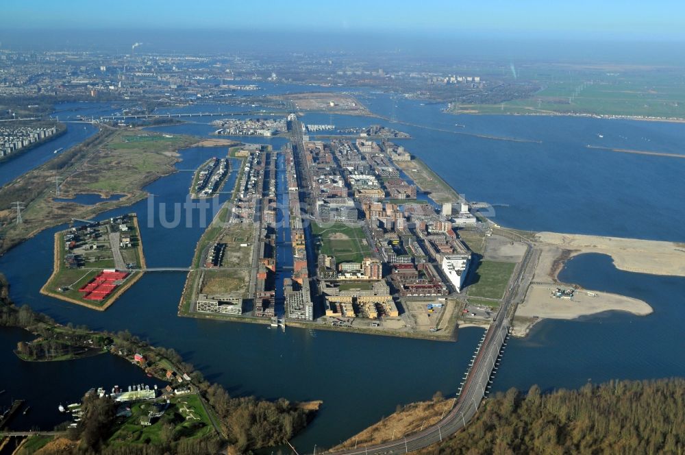 Luftbild Amsterdam - Stadtteilansicht von Amsterdam der Haupstadt der Niederlande