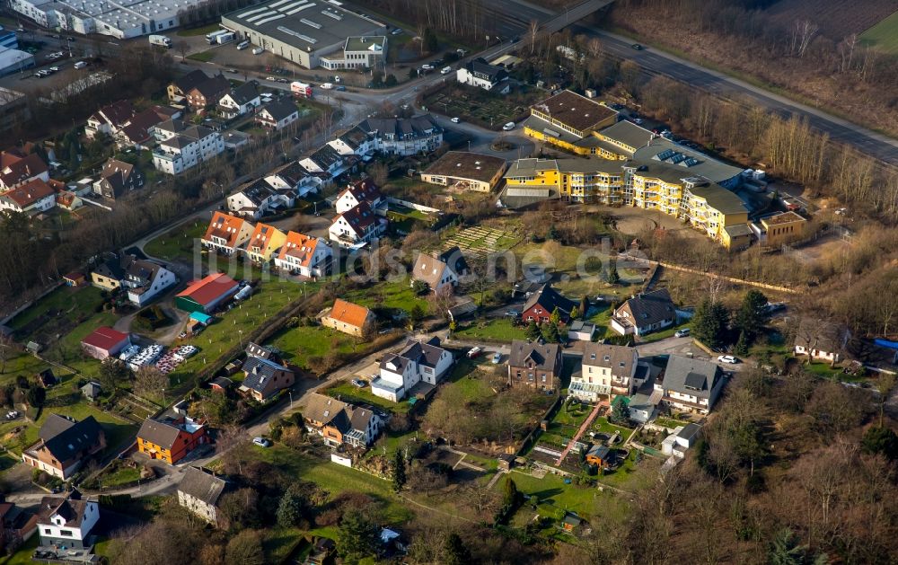 Luftbild Witten - Stadtteilansicht von Annen und Blote-Vogel-Schule an der Autobahn A44 in Witten im Bundesland Nordrhein-Westfalen