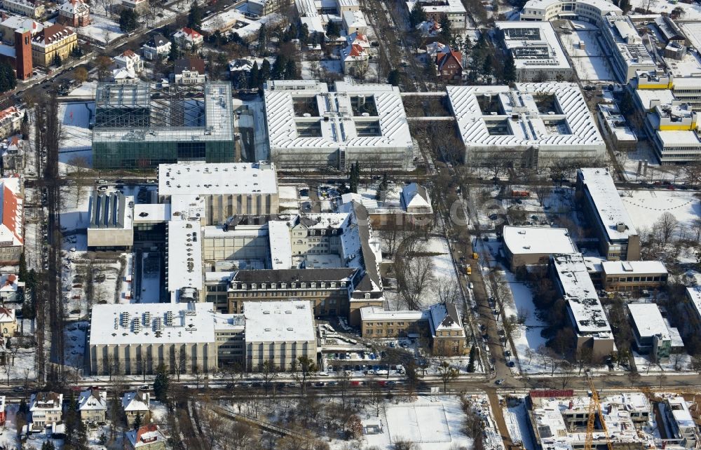 Berlin von oben - Stadtteilansicht des Areales Lansstraße, Takustraße am Campus der FU in Berlin Dahlem