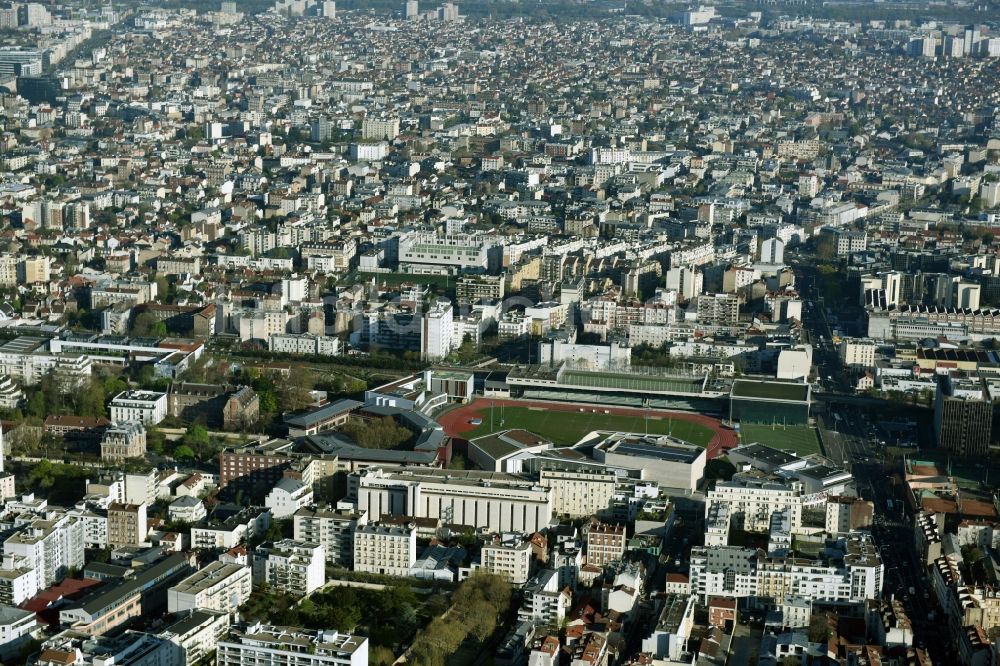 Paris-17E-Arrondissement aus der Vogelperspektive: Stadtteilansicht des 17. Arrondissement mit dem Sportplatz Stade Paul Faber in Paris in Ile-de-France, Frankreich