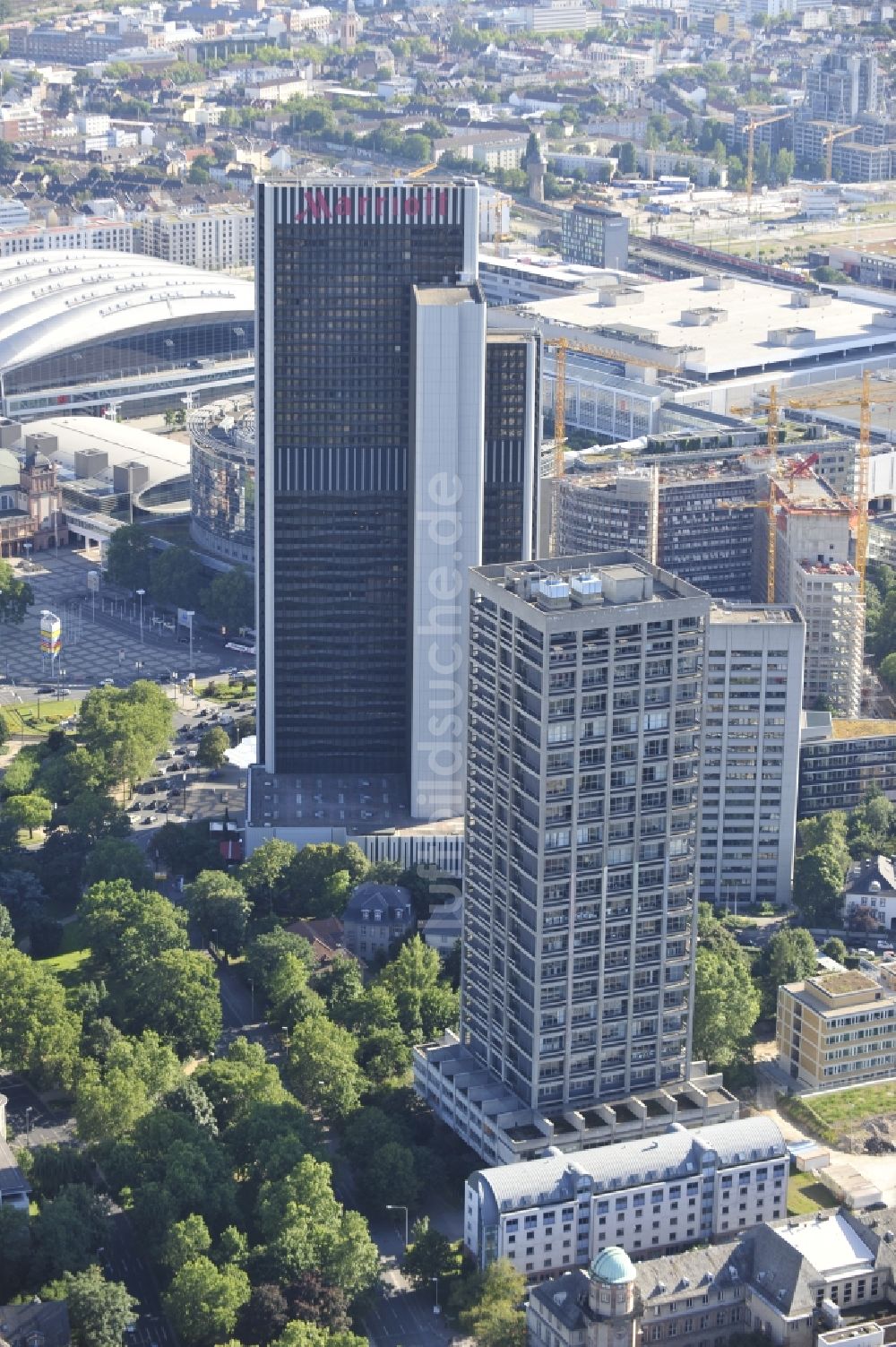 Frankfurt am Main aus der Vogelperspektive: Stadtteilansicht des Bankenviertels mit dem Westend Gate und dem AfE-Turm in Frankfurt am Main im Bundesland Hessen