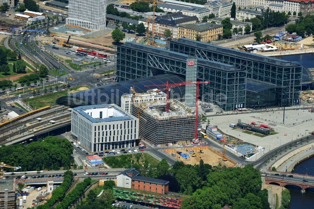 Luftbild Berlin - Stadtteilansicht mit Baustellen zu Neubau - Projekten am Berliner Hauptbahnhof in Berlin