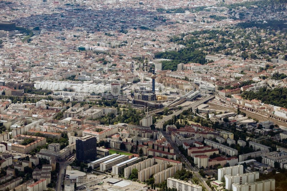 Luftaufnahme Wien - Stadtteilansicht der beiden Wiener Gemeindebezirke Brigittenau und Alsergrund in Wien in Österreich