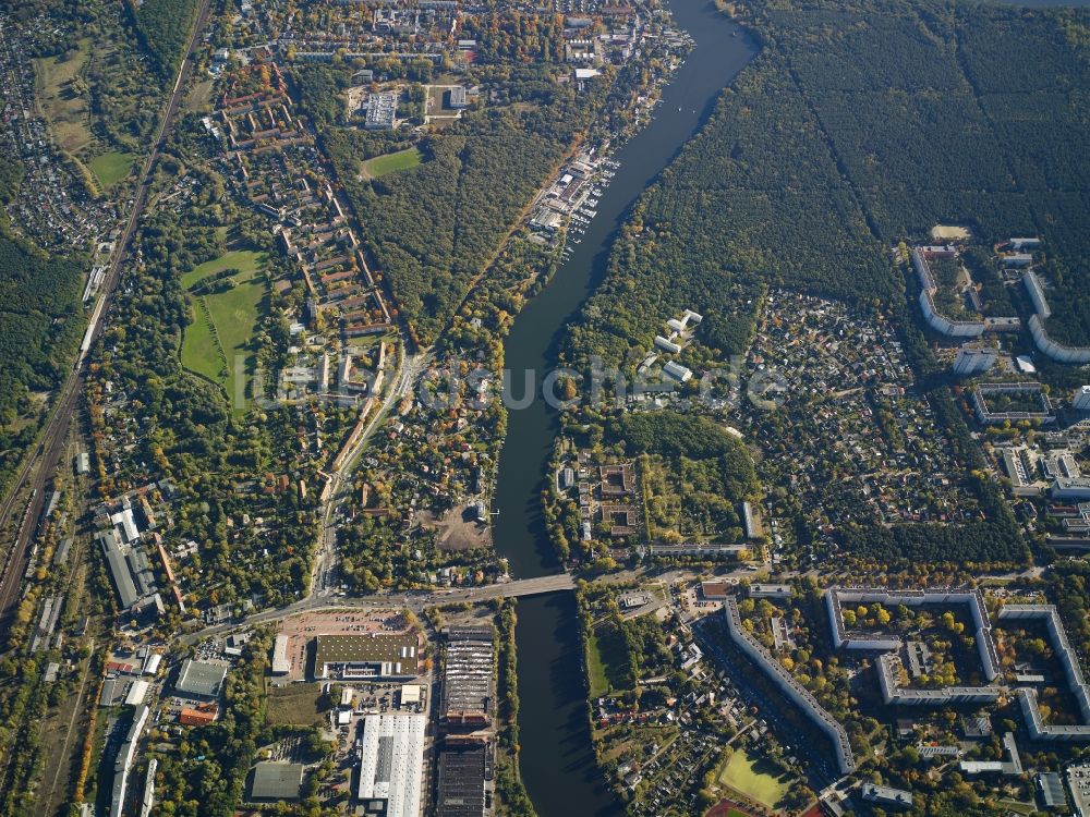 Berlin von oben - Stadtteilansicht von Berlin-Köpenick an der Müggelspree im Bezirk Treptow-Köpenick in Berlin