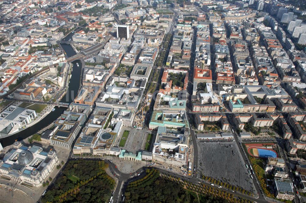 Luftaufnahme Berlin - Stadtteilansicht Berlin-Mitte mit Brandenburger Tor