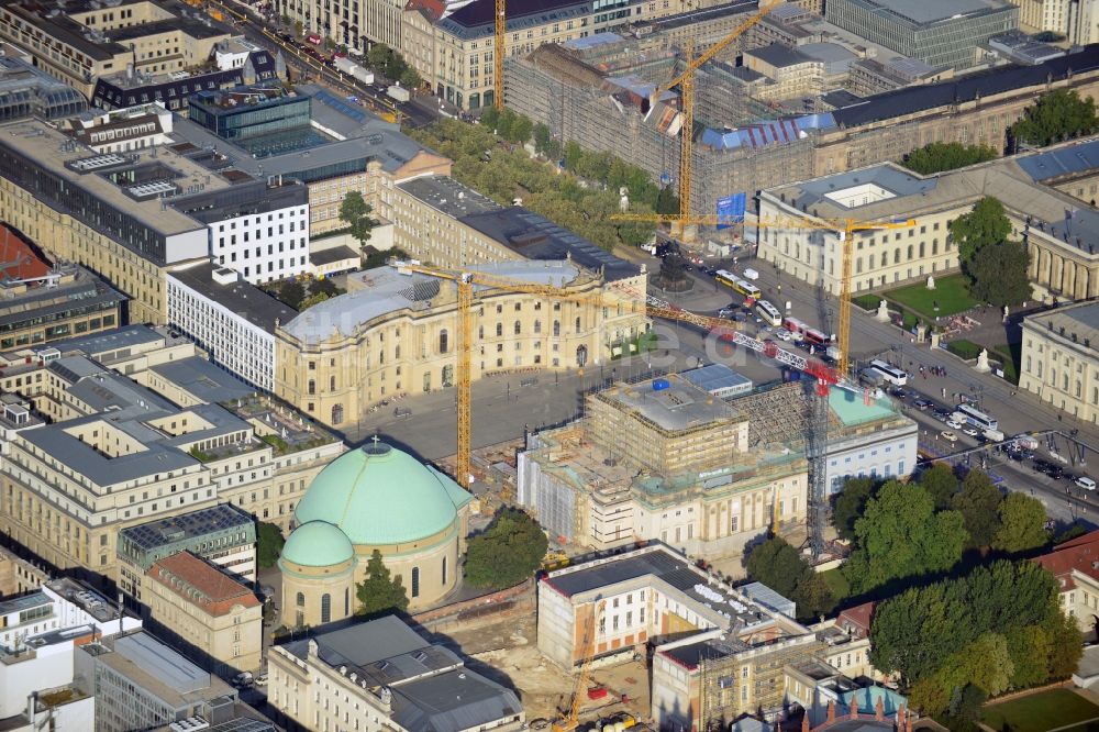 Luftbild Berlin - Stadtteilansicht Berlin- Mitte mit der Sanierung der Staatsoper Unter den Linden