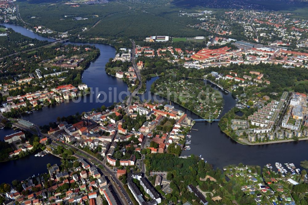 Berlin aus der Vogelperspektive: Stadtteilansicht mit Blick über die Altstadt im Berliner Stadtteil Köpenick am Ufer der Dahme und Müggelspree