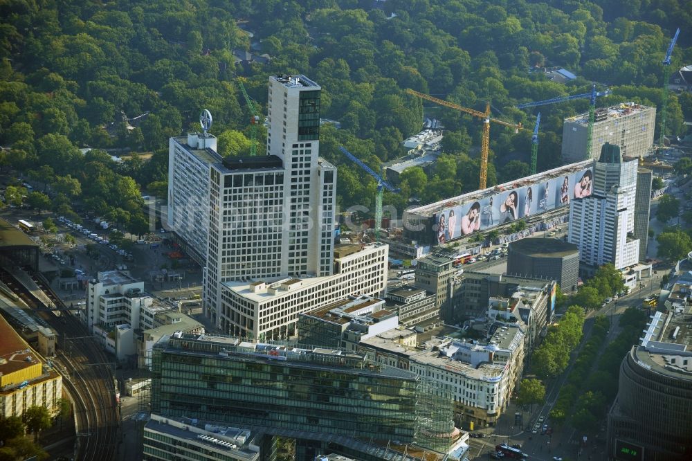 Berlin aus der Vogelperspektive: Stadtteilansicht des Breitscheidplatzes mit dem Hochhaus Zoofenster in Berlin