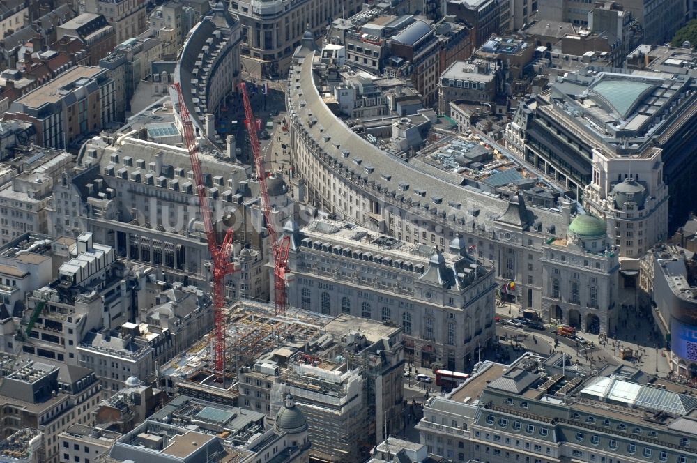 London von oben - Stadtteilansicht vom Büro- und Geschäftshausviertel im Statdtteil Greater London mit dem Gebäudekomplex Swan Gardens