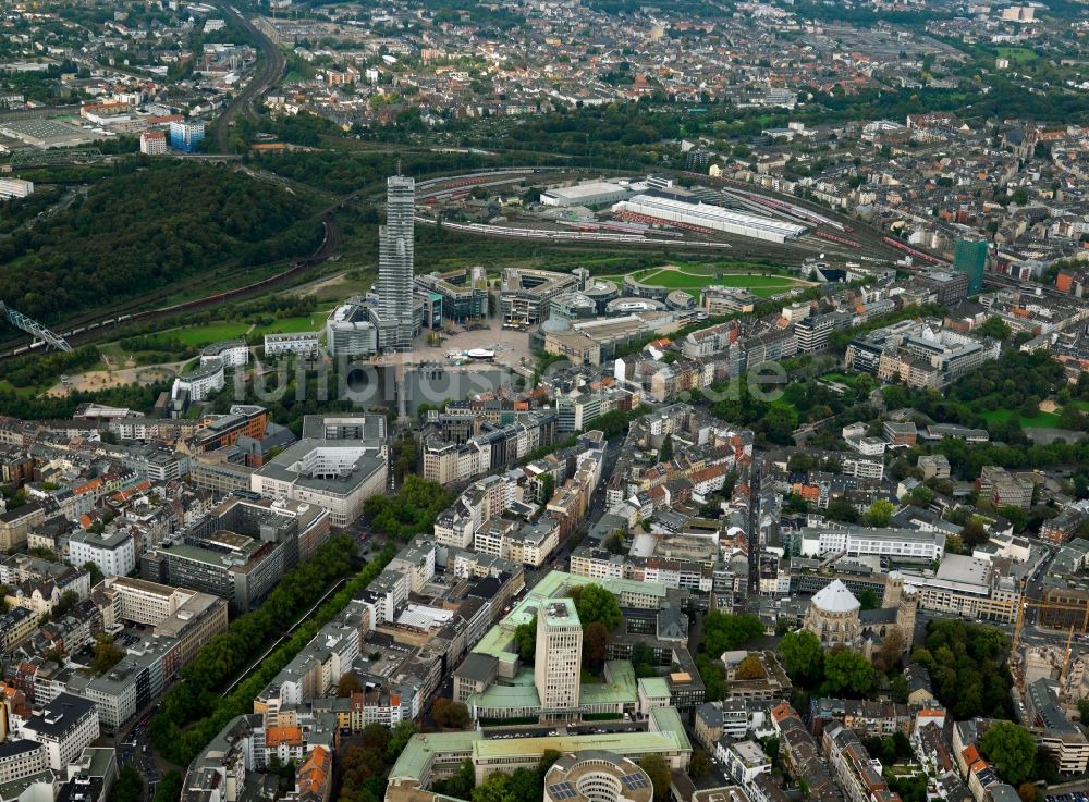 Köln aus der Vogelperspektive: Stadtteilansicht der Büro- und Verwaltungsgebäude Im Mediapark in Köln im Bundesland Nordrhein-Westfalen