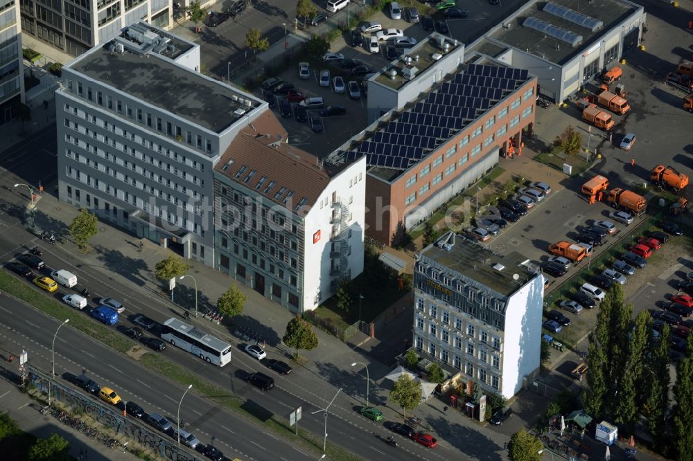 Berlin von oben - Stadtteilansicht des BSR Betriebsgeländes an der Mühlenstraße im Bezirk Friedrichshain-Kreuzberg in Berlin