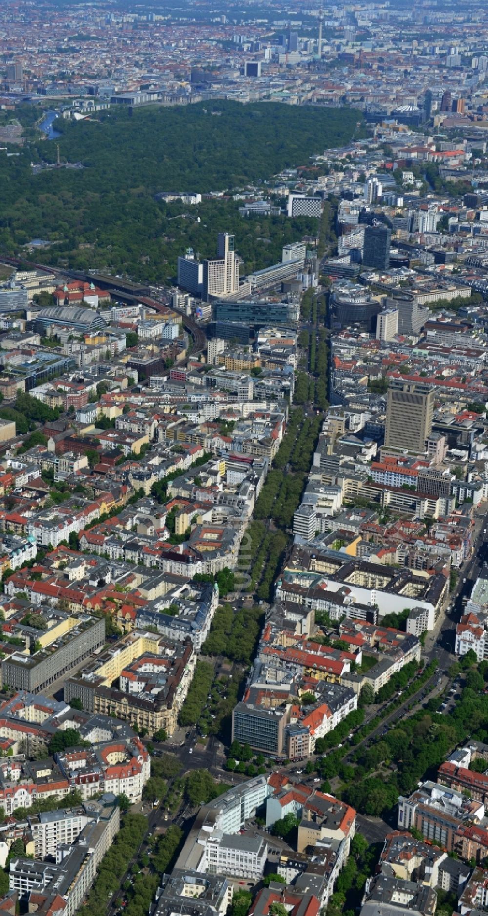 Berlin aus der Vogelperspektive: Stadtteilansicht der City West am Kudammm Kurfürstendamm in Berlin - Charlottenburg