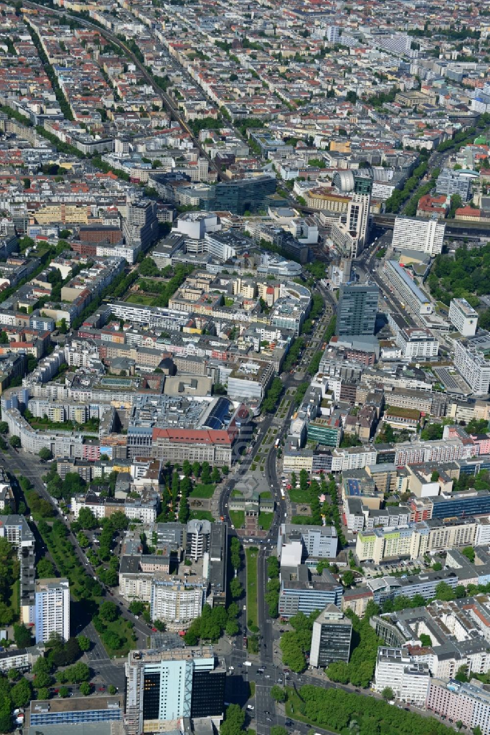 Berlin aus der Vogelperspektive: Stadtteilansicht der City West am Kudammm Kurfürstendamm in Berlin - Charlottenburg