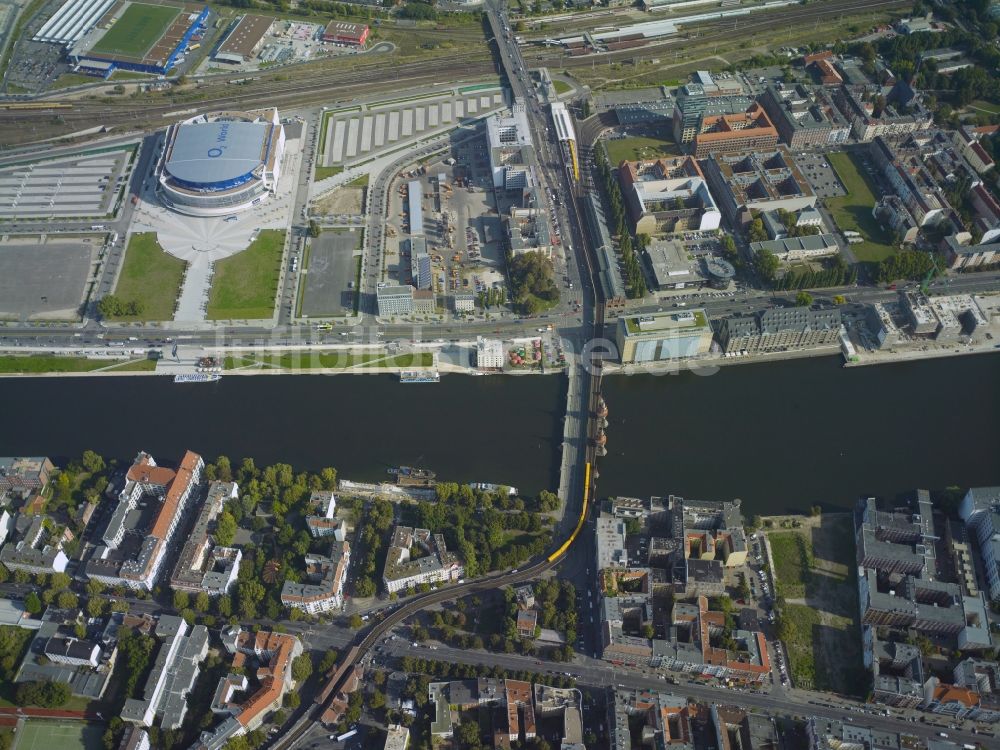 Luftaufnahme Berlin - Stadtteilansicht Entwicklungsgebiet Warschauer Straße / Mühlenstraße an der O2 Arena in Berlin - Friedrichshain