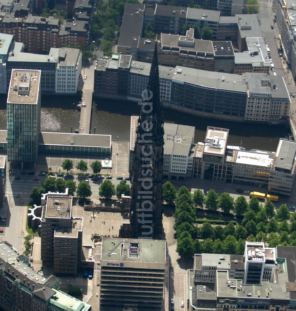 Luftbild Hamburg - Stadtteilansicht Hamburg-Altstadt mit der Ruine der St.-Nikolai-Kirche