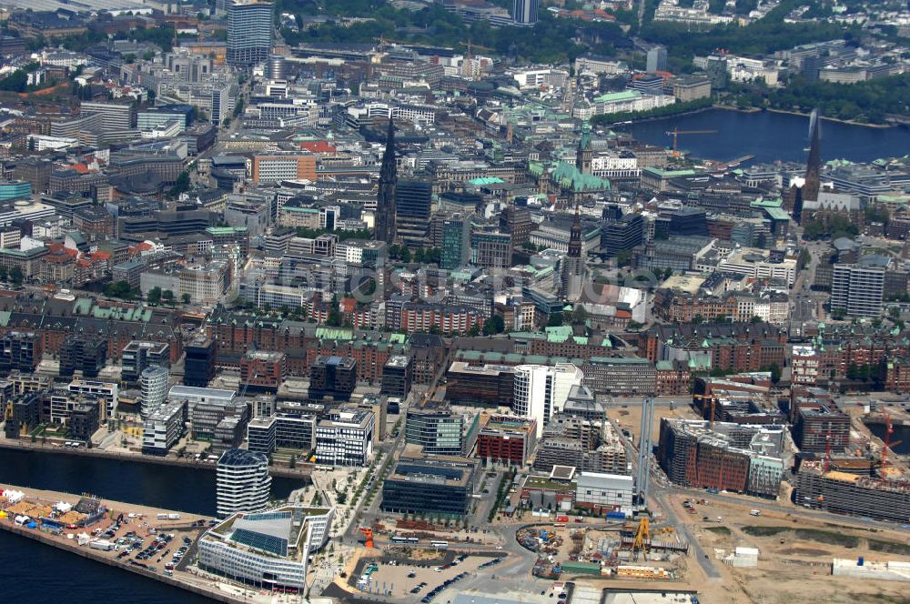 Luftaufnahme Hamburg - Stadtteilansicht Hamburg Hafencity und die Altstadt