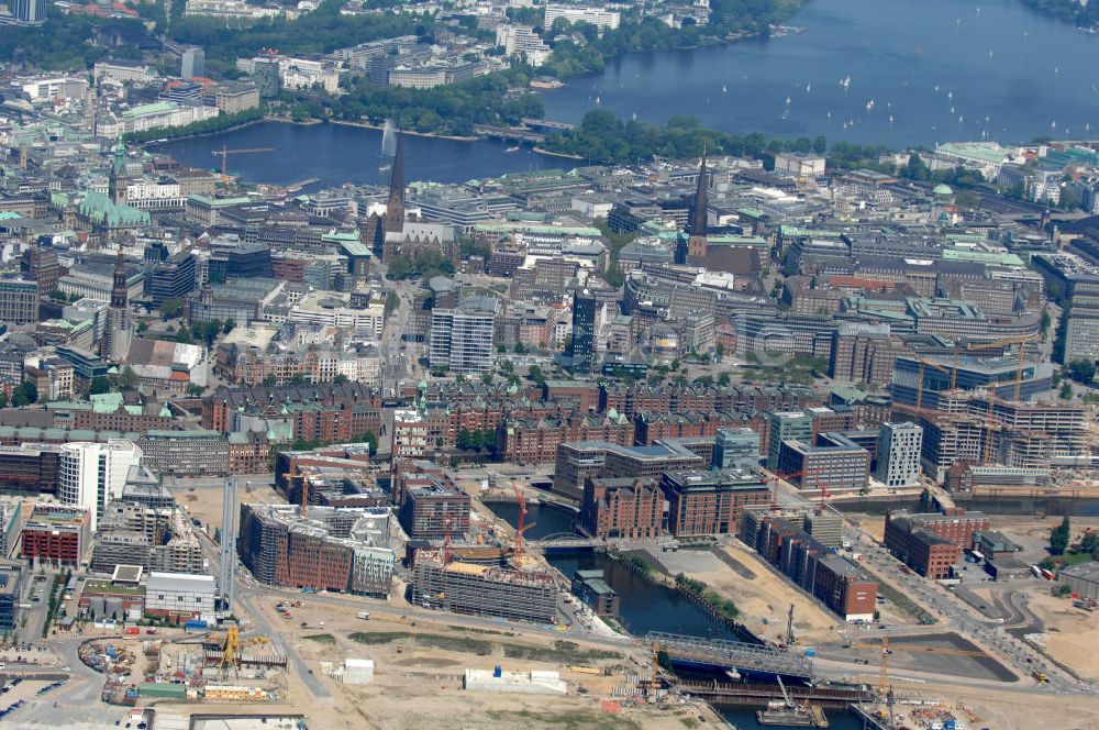 Hamburg von oben - Stadtteilansicht Hamburg Hafencity und die Altstadt