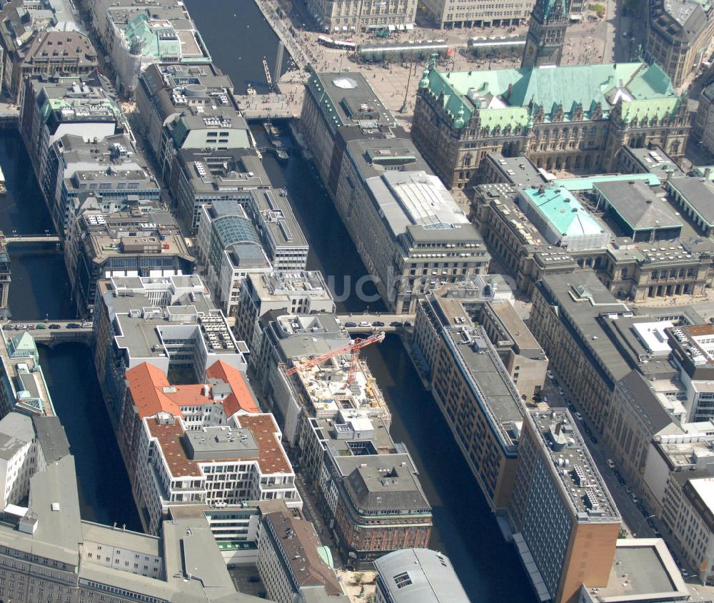 Hamburg aus der Vogelperspektive: Stadtteilansicht Hamburg Zentrum