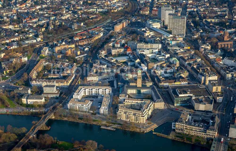 Mülheim an der Ruhr aus der Vogelperspektive: Stadtteilansicht der herbstlichen Stadtmitte in Mülheim an der Ruhr im Bundesland Nordrhein-Westfalen