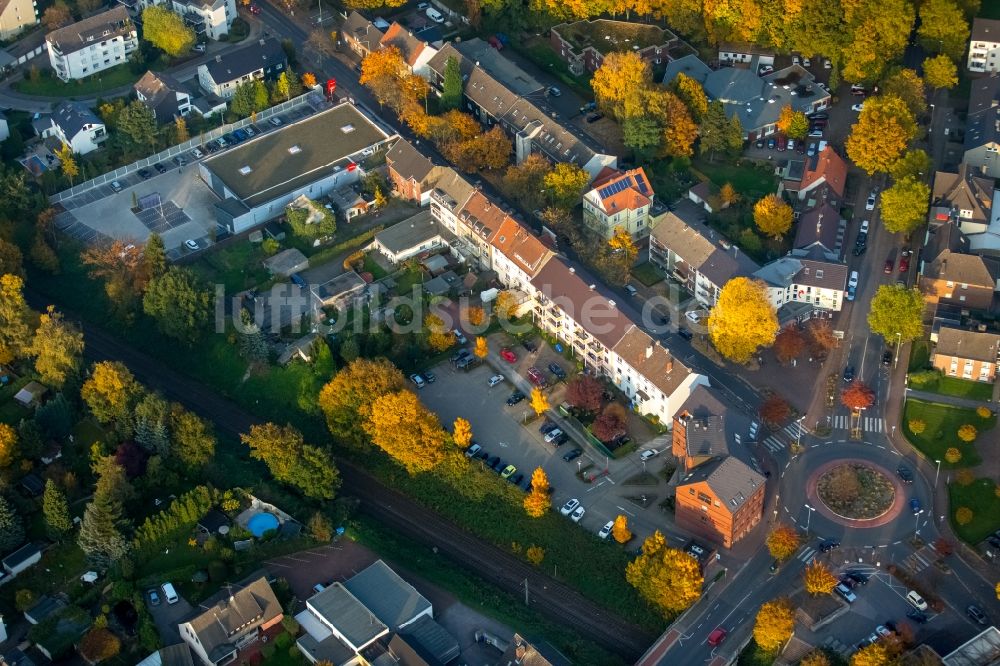 Gladbeck aus der Vogelperspektive: Stadtteilansicht des herbstlichen Stadtteils Zweckel entlang der Feldhauser Straße in Gladbeck im Bundesland Nordrhein-Westfalen