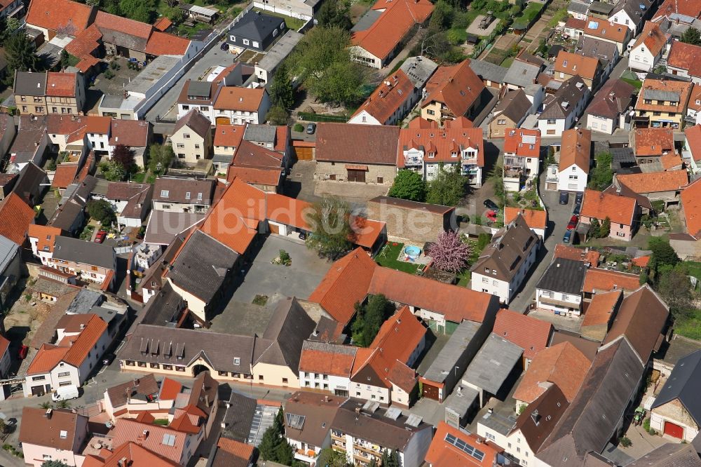 Mainz von oben - Stadtteilansicht der historischen Innenstadt von Mainz Hechtsheim im Bundesland Rheinland-Pfalz