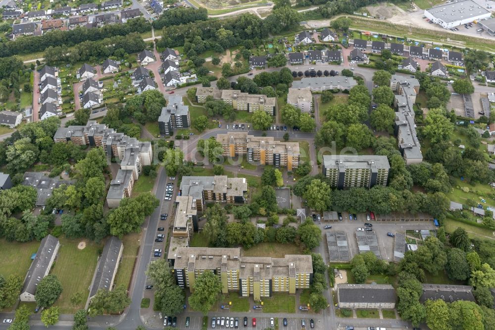 Recklinghausen von oben - Stadtteilansicht der Hochhaus - Wohnsiedlung Vivawest - Breukesbachsiedlung in Recklinghausen im Bundesland Nordrhein-Westfalen