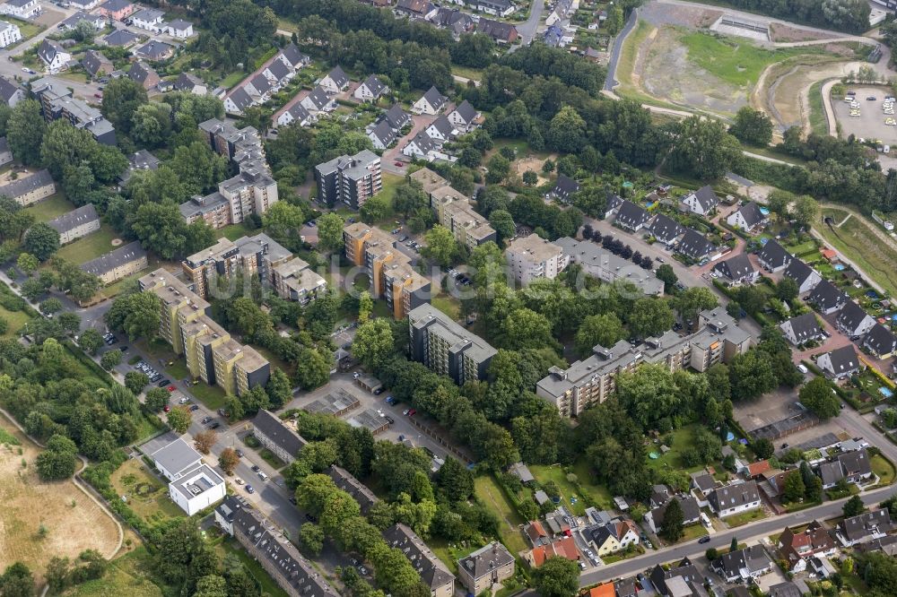 Recklinghausen aus der Vogelperspektive: Stadtteilansicht der Hochhaus - Wohnsiedlung Vivawest - Breukesbachsiedlung in Recklinghausen im Bundesland Nordrhein-Westfalen