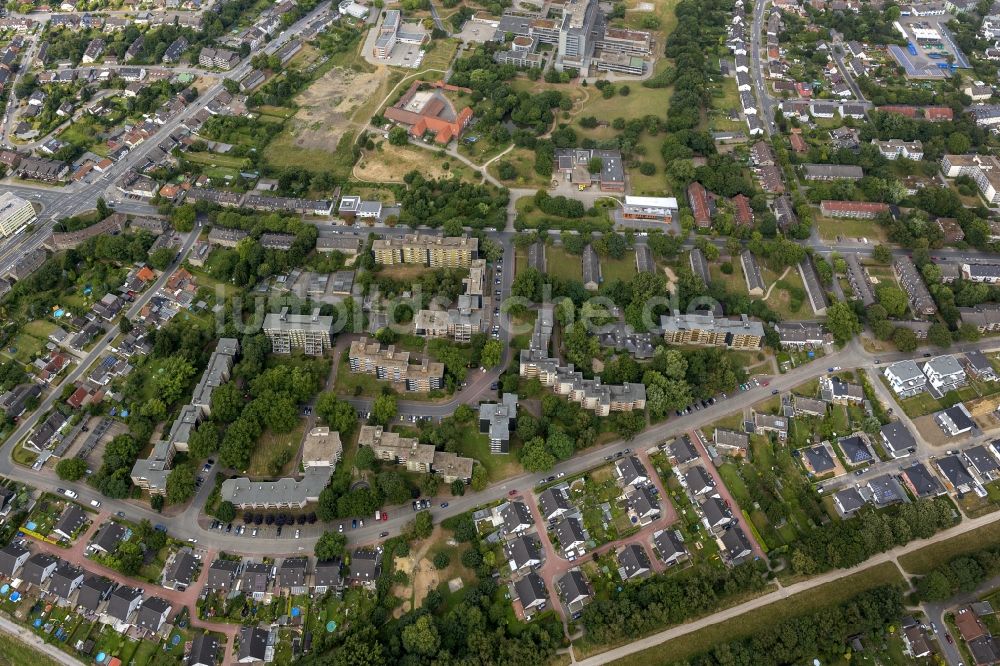 Luftaufnahme Recklinghausen - Stadtteilansicht der Hochhaus - Wohnsiedlung Vivawest - Breukesbachsiedlung in Recklinghausen im Bundesland Nordrhein-Westfalen