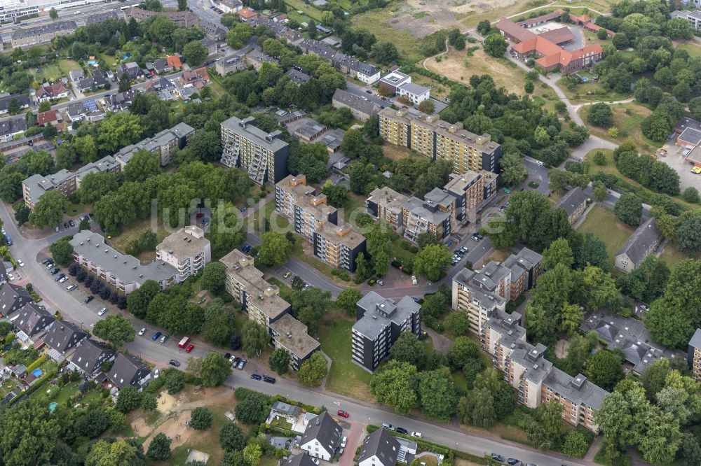 Recklinghausen von oben - Stadtteilansicht der Hochhaus - Wohnsiedlung Vivawest - Breukesbachsiedlung in Recklinghausen im Bundesland Nordrhein-Westfalen