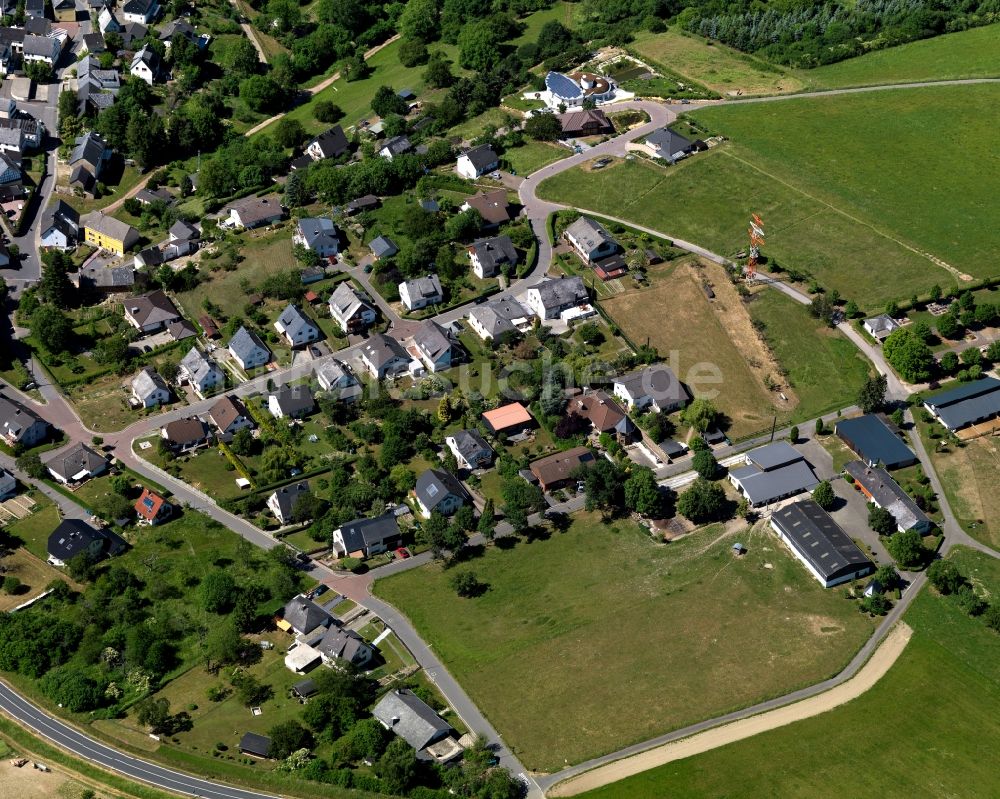 Luftaufnahme Boppard - Stadtteilansicht von Holzfeld im Süden von Boppard im Bundesland Rheinland-Pfalz