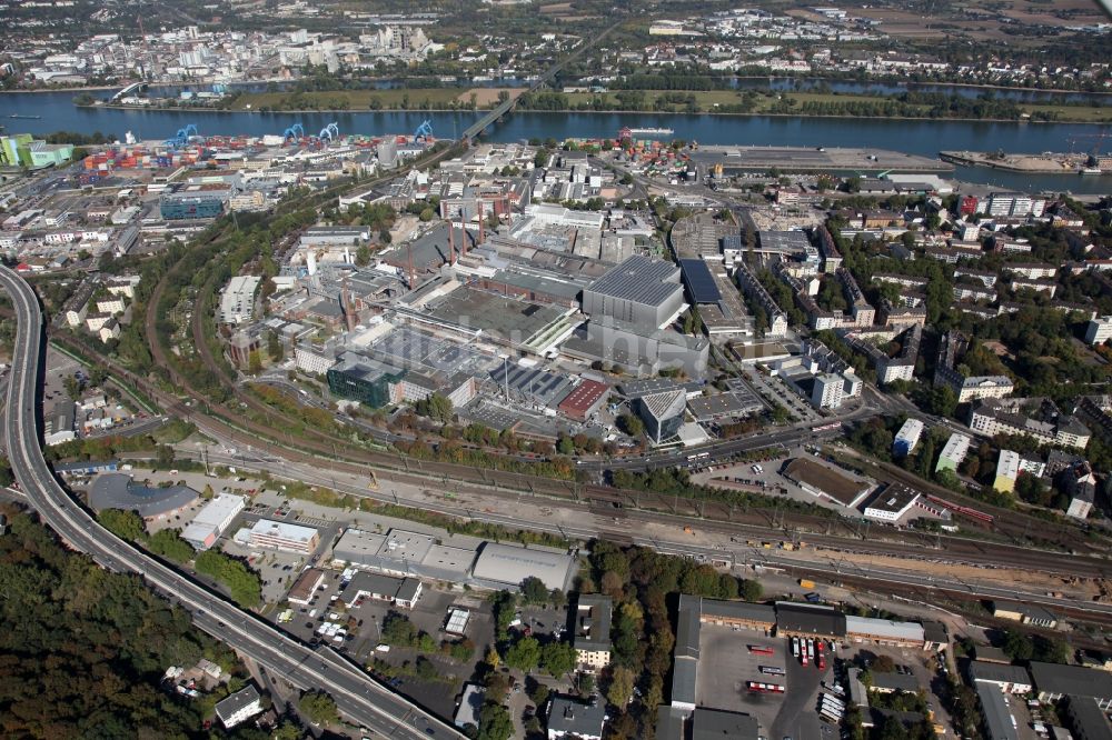 Mainz aus der Vogelperspektive: Stadtteilansicht des Industriegebietes in Neustadt in Mainz im Bundesland Rheinland-Pfalz