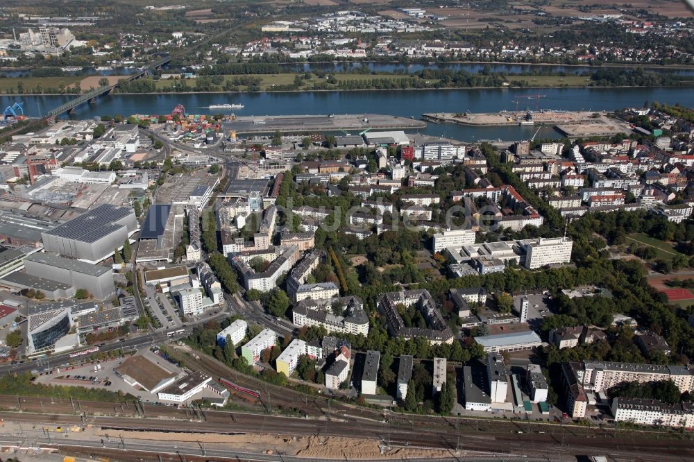 Mainz aus der Vogelperspektive: Stadtteilansicht des Industriegebietes in Neustadt in Mainz im Bundesland Rheinland-Pfalz