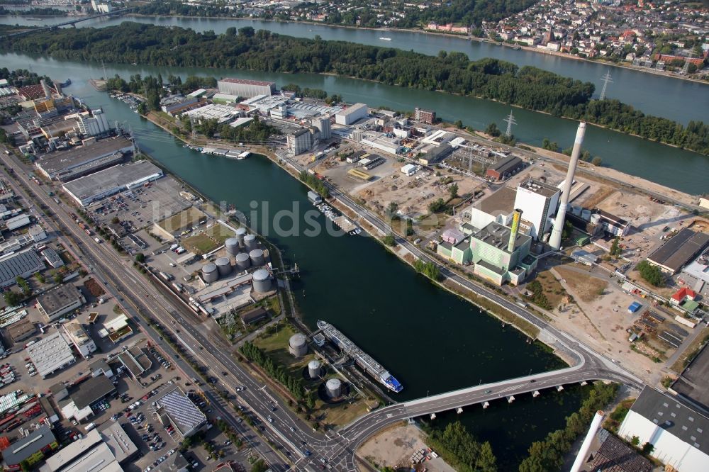 Mainz von oben - Stadtteilansicht des Industriegebietes am Rhein im Stadtteil Neustadt in Mainz im Bundesland Rheinland-Pfalz