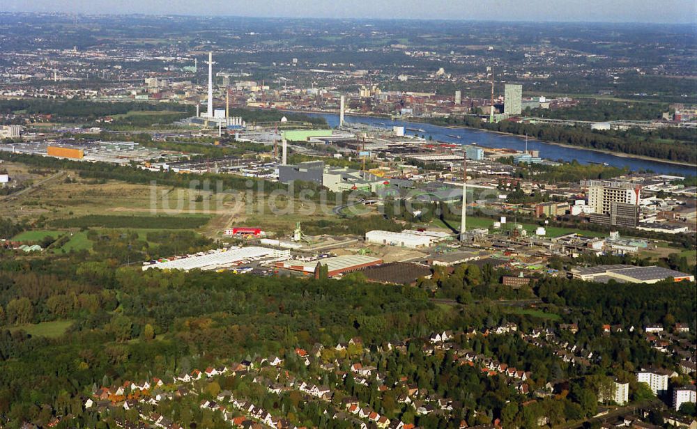 Köln von oben - Stadtteilansicht Industrigebiete im Kölner Norden bei Köln-Merkenich mit den Bayerwerke in Leverkusen im Hintergrund