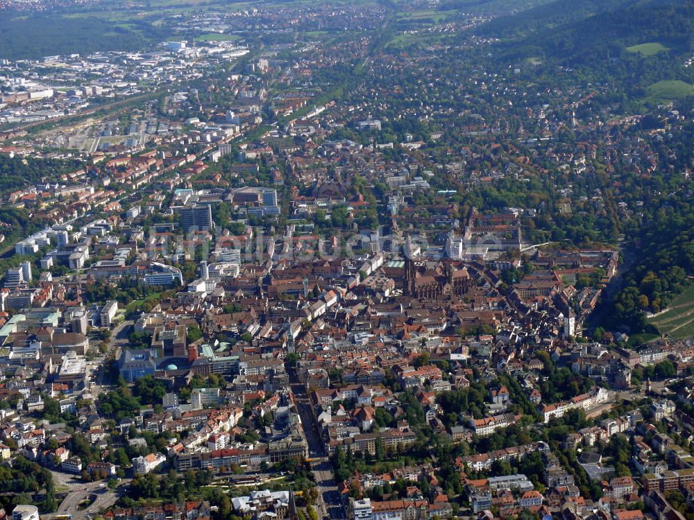 Freiburg im Breisgau aus der Vogelperspektive: Stadtteilansicht der Innenstadt von Freiburg, Baden-Württemberg