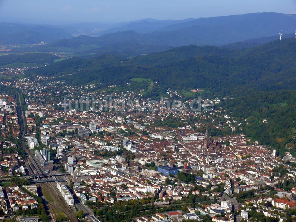 Luftbild Freiburg im Breisgau - Stadtteilansicht der Innenstadt von Freiburg, Baden-Württemberg