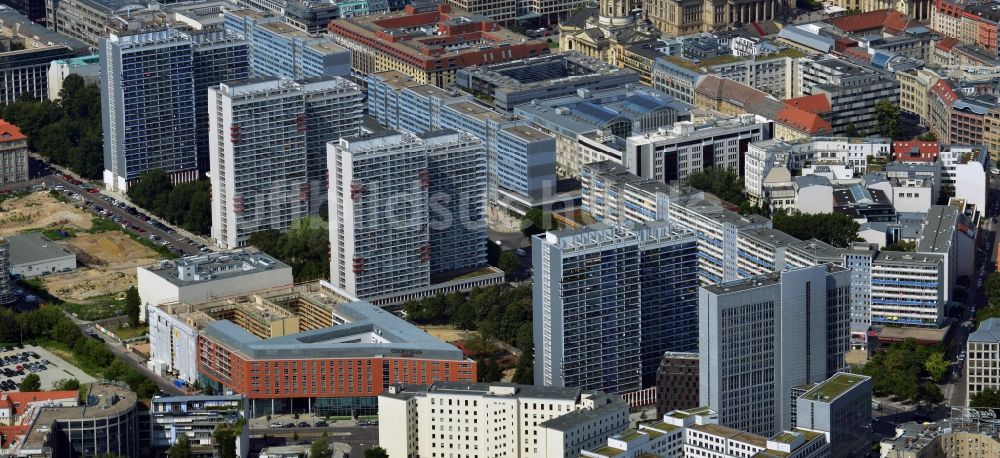 Luftbild Berlin Mitte - Stadtteilansicht Innenstadtbereich an der Leipziger Straße Ecke Friedrichstraße in Berlin Mitte