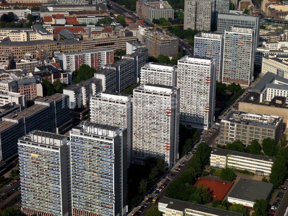 Berlin von oben - Stadtteilansicht Innenstadtbereich an der Leipziger Straße Ecke Friedrichstraße in Berlin Mitte