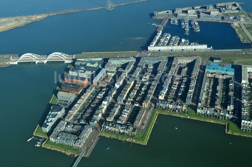 Amsterdam aus der Vogelperspektive: Stadtteilansicht Insel Steigereiland von Amsterdam der Haupstadt der Niederlande