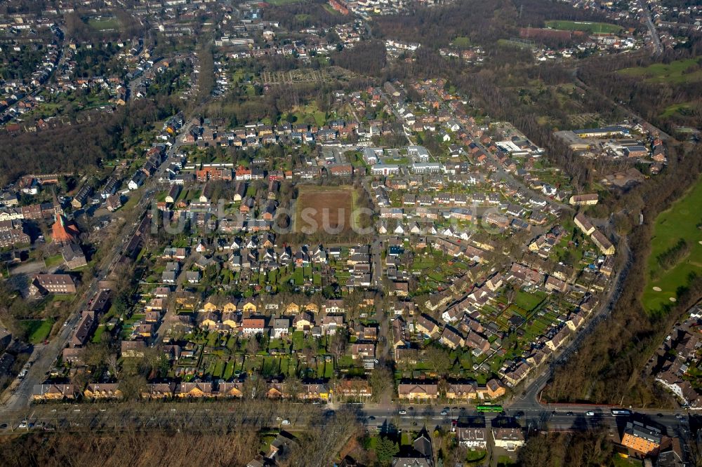 Luftbild Oberhausen - Stadtteilansicht von Klosterhardt mit dem Sportplatz an der Klosterhardter Straße in Oberhausen im Bundesland Nordrhein-Westfalen