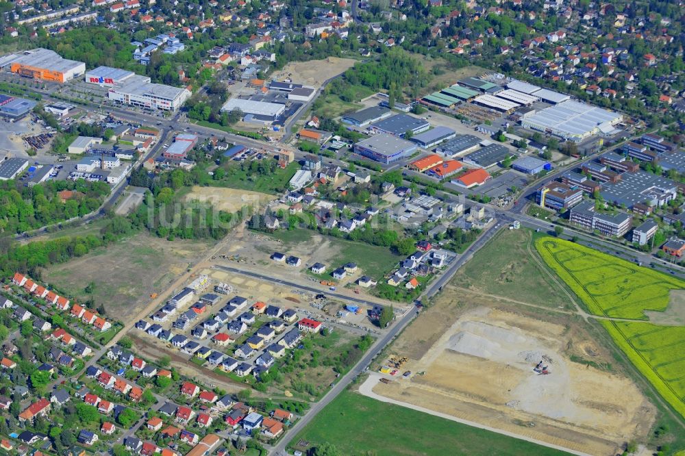 Luftbild Berlin - Stadtteilansicht von Mahlsdorf an der Pilgramer Straße und der B1/B5 Alt Mahlsdorf im Bezirk Marzahn-Hellersdorf in Berlin