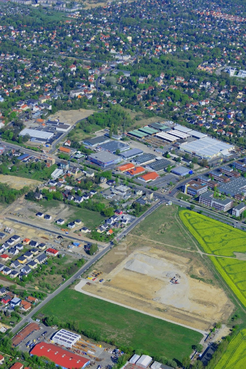 Luftaufnahme Berlin - Stadtteilansicht von Mahlsdorf an der Pilgramer Straße und der B1/B5 Alt Mahlsdorf im Bezirk Marzahn-Hellersdorf in Berlin