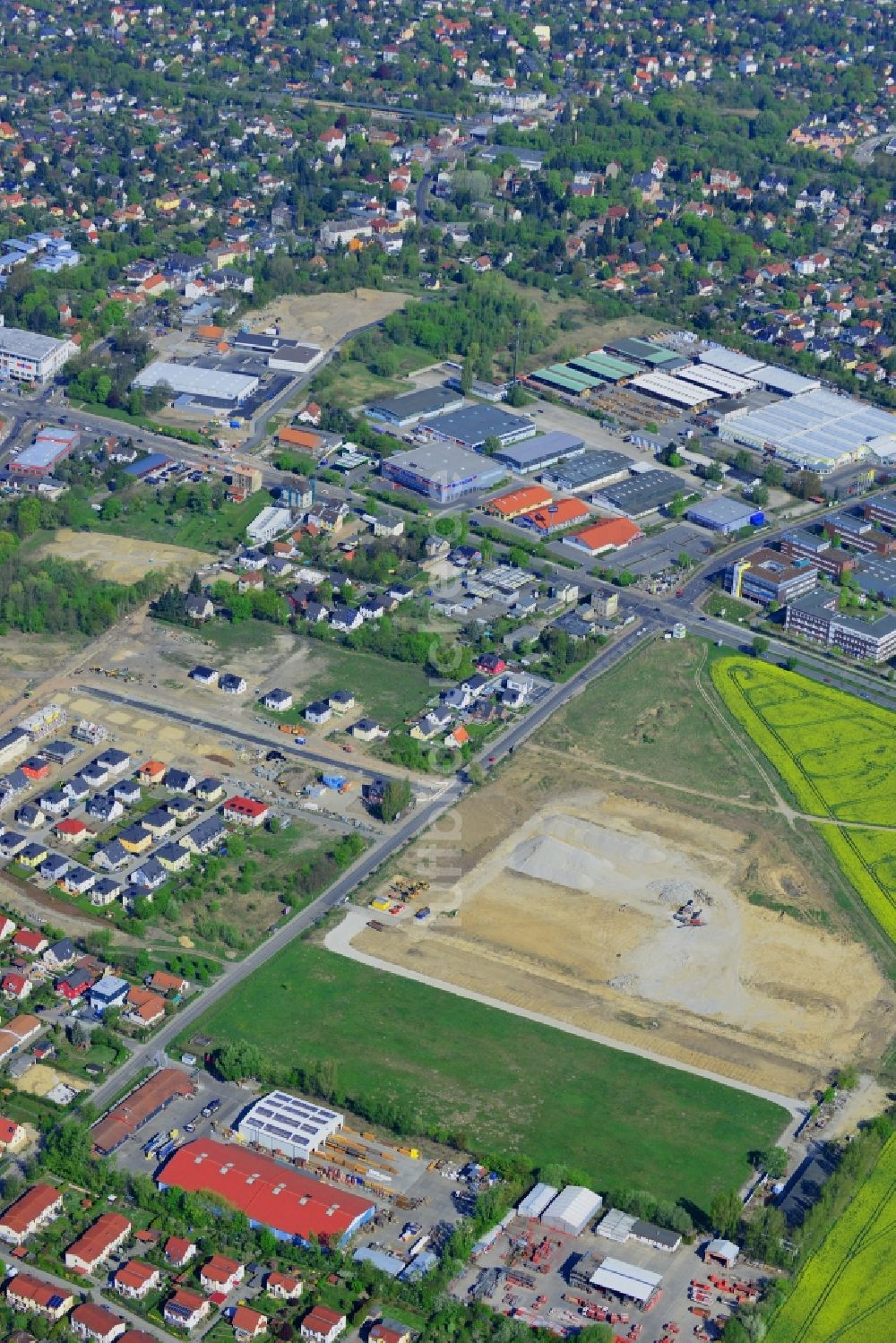 Berlin von oben - Stadtteilansicht von Mahlsdorf an der Pilgramer Straße und der B1/B5 Alt Mahlsdorf im Bezirk Marzahn-Hellersdorf in Berlin