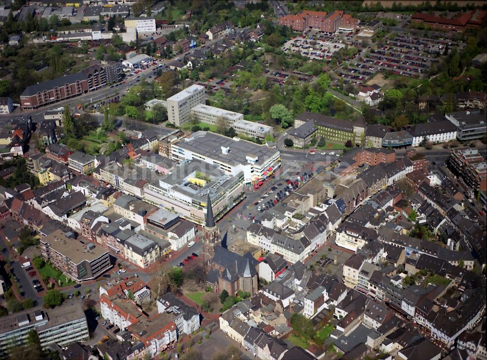 Moers aus der Vogelperspektive: Stadtteilansicht von Moers im Bundesland Nordrhein-Westfalen