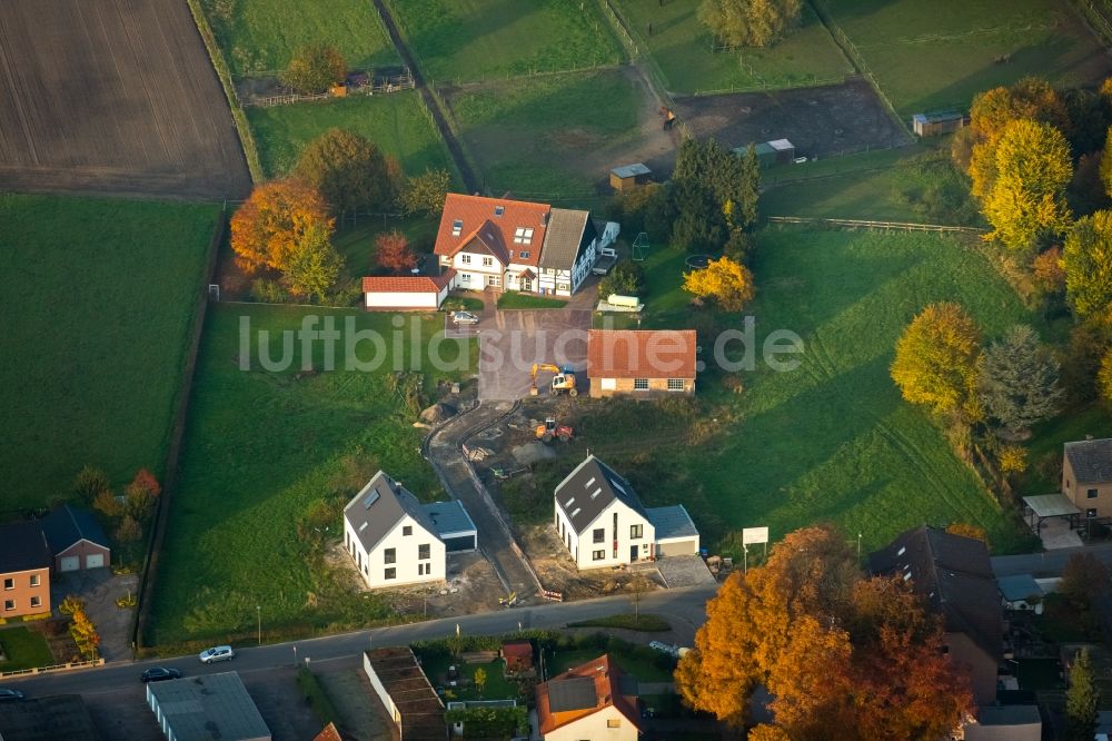 Gladbeck von oben - Stadtteilansicht des Nordens des herbstlichen Stadtteils Zweckel am Baugebiet Feldhauser Straße und Schulstraße in Gladbeck im Bundesland Nordrhein-Westfalen