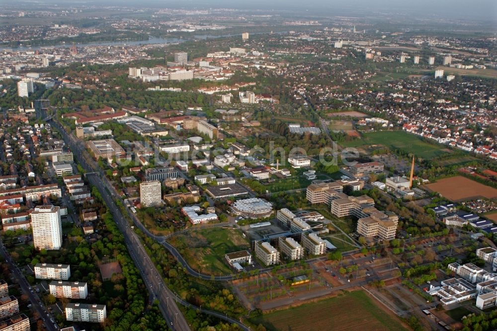 Mainz von oben - Stadtteilansicht von Oberstadt in Mainz im Bundesland Rheinland-Pfalz