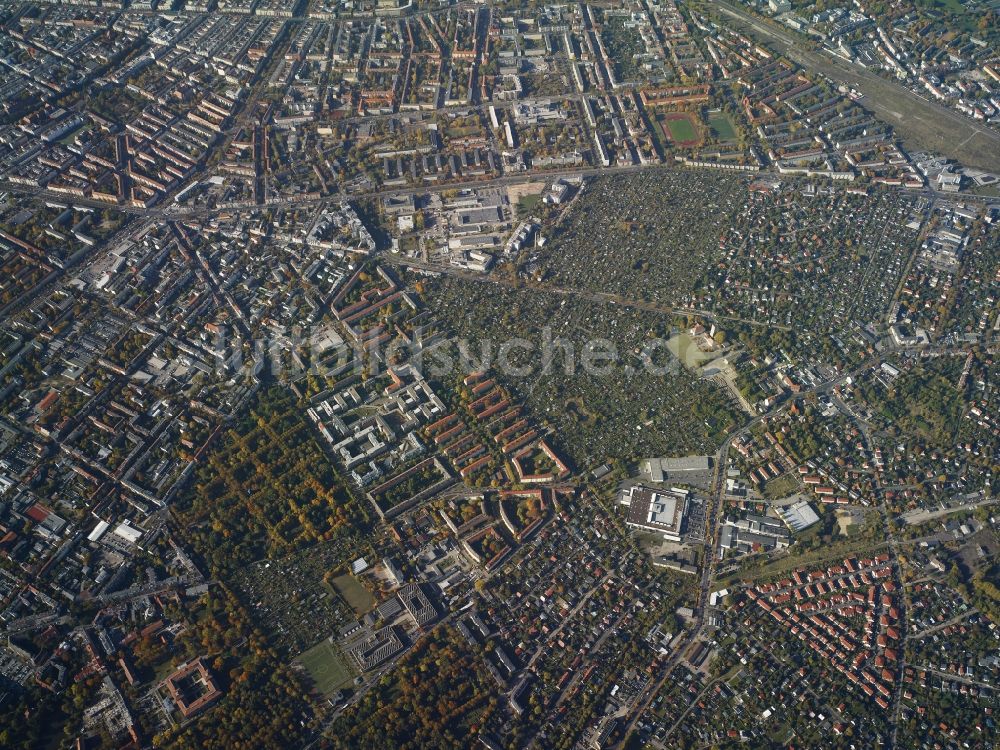 Luftaufnahme Berlin - Stadtteilansicht vom Ortsteil Heinersdorf im Bezirk Berlin-Pankow